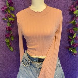 Light pick, short turtle neck, long sleeve! 💘